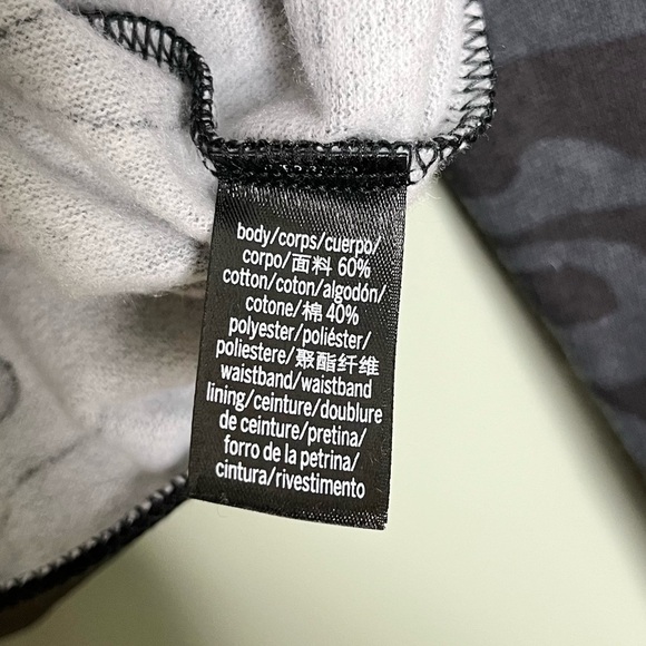 NWT Victoria’s Secret Women’s‎ Camo Crop Crew Neck Sweatshirt Blue Black XL - Picture 12 of 13